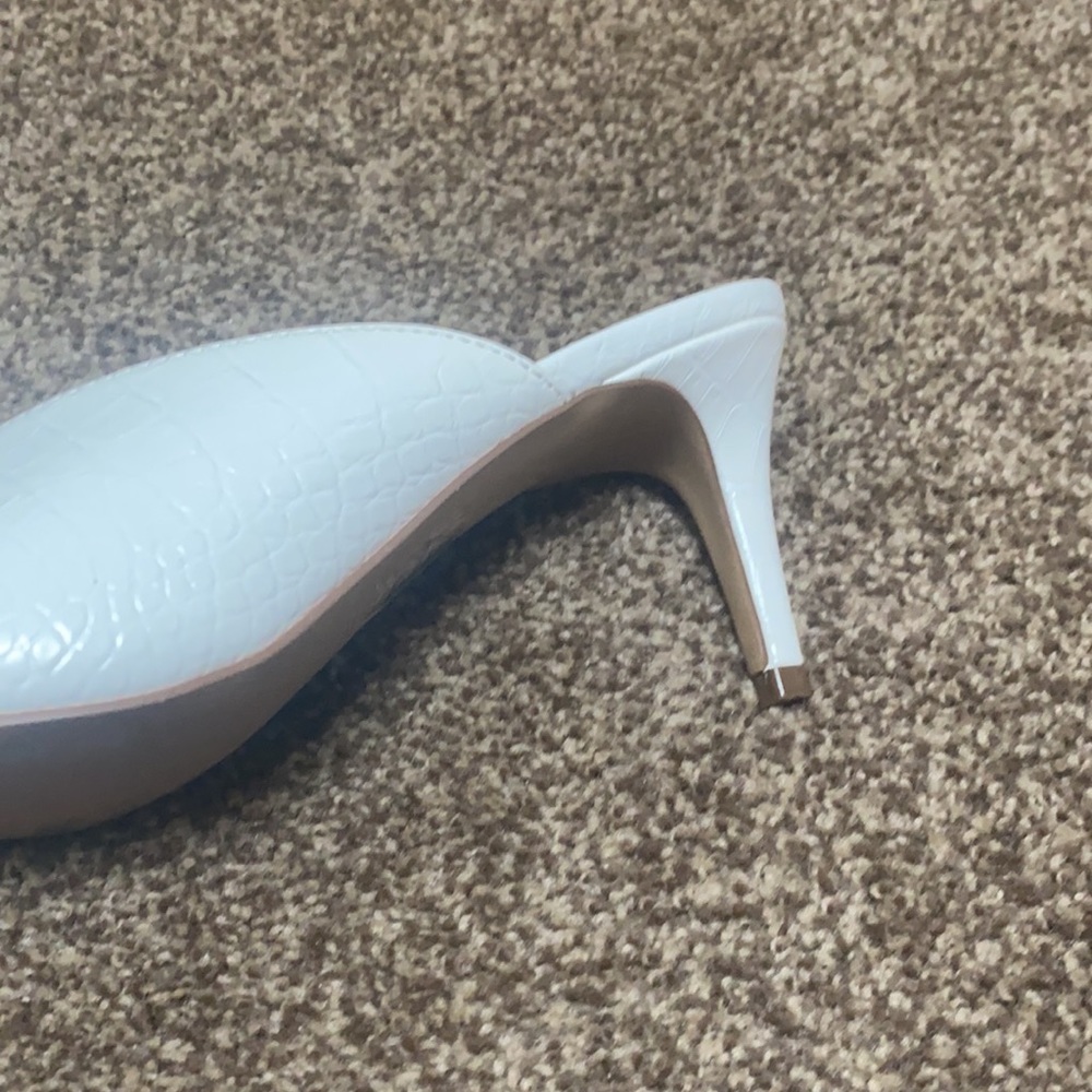 Heels - Picture 2 of 3